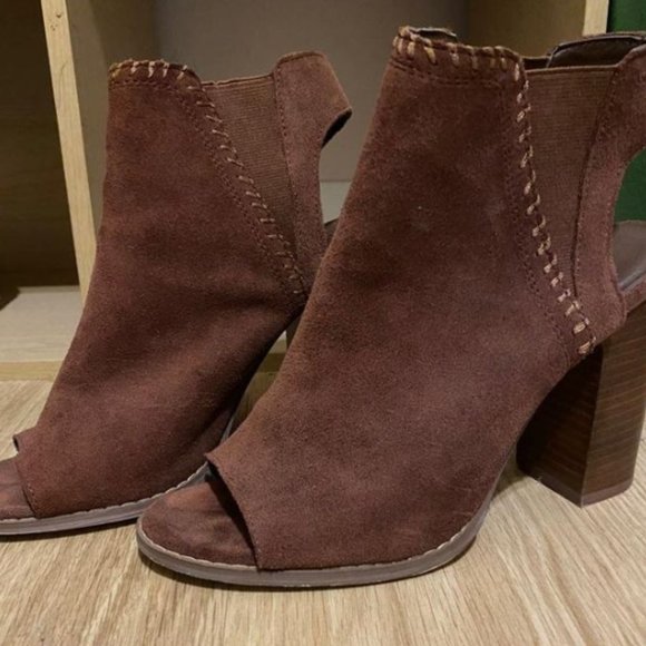 Urban Outfitters. Brown Peep Toe Ankle Boots Stacked 3.5" Heel Size8 - Picture 1 of 6